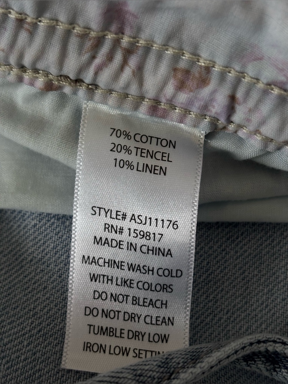 Altar'd State wide leg jeans in a light wash denim with a relaxed, casual size L - Picture 12 of 13
